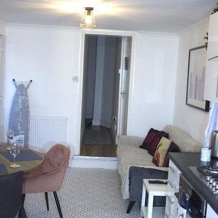 Two Bedroom Flat Near Transport & Shops London Bagian luar foto
