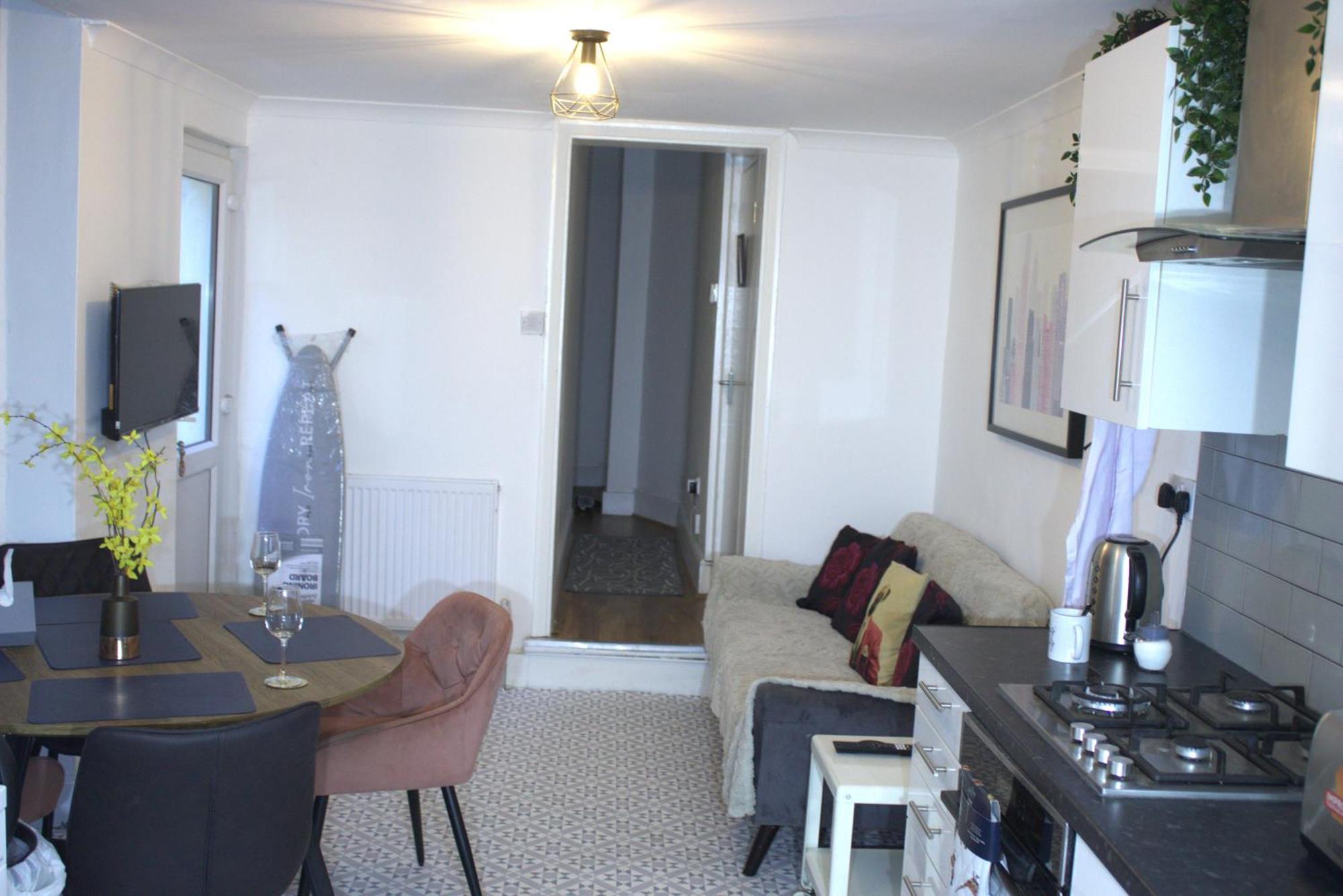 Two Bedroom Flat Near Transport & Shops London Bagian luar foto