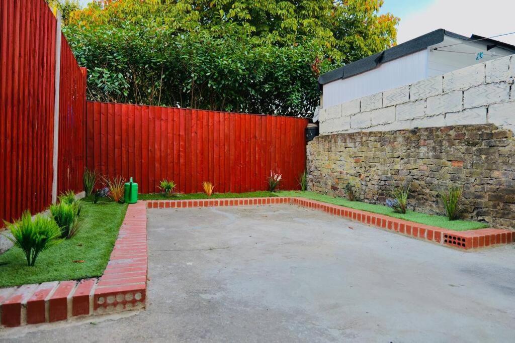 Two Bedroom Flat Near Transport & Shops London Bagian luar foto