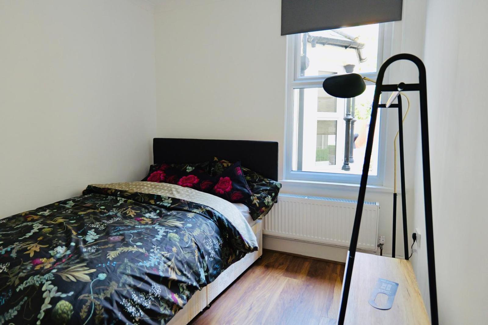 Two Bedroom Flat Near Transport & Shops London Bagian luar foto